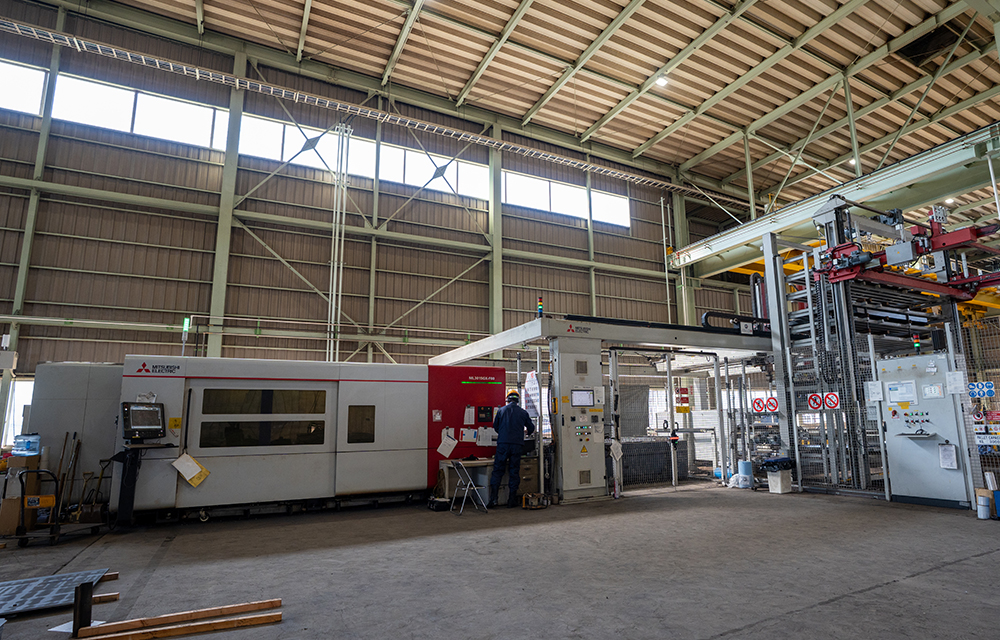 三菱ファイバーレーザー切断機