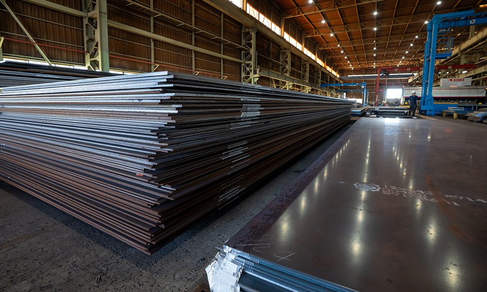 豊富な在庫と加工ネットワーク